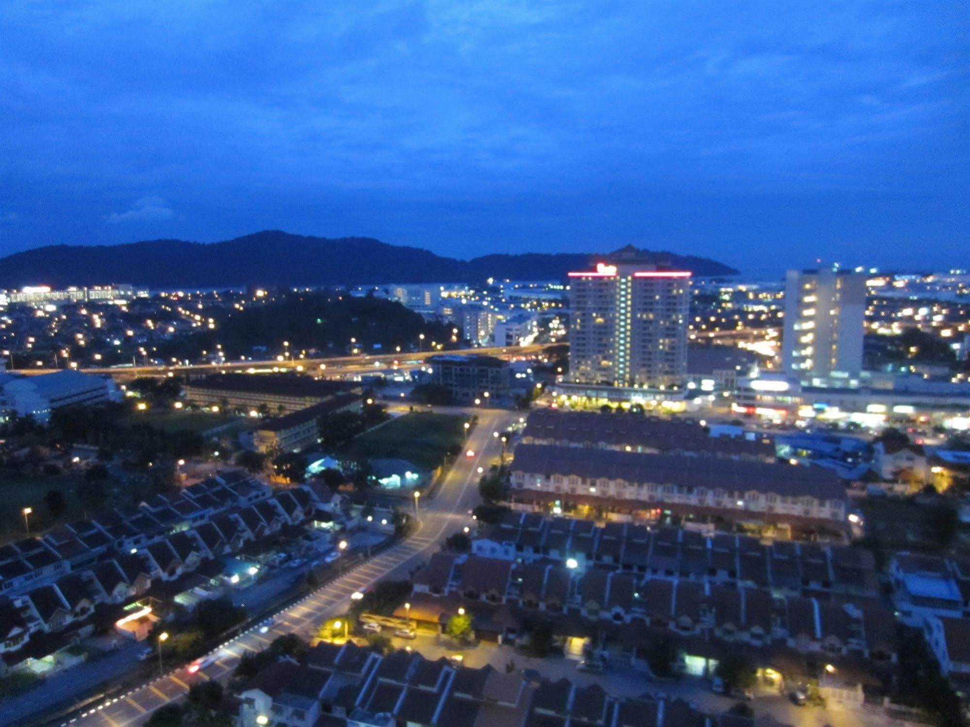 The Ceo Duplex Soho Suite Bayan Lepas Buitenkant foto